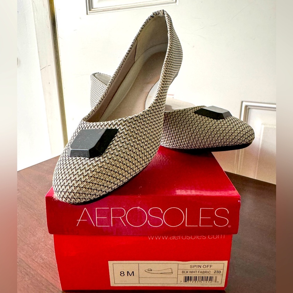 Pre-loved Aerosoles round-toe flats